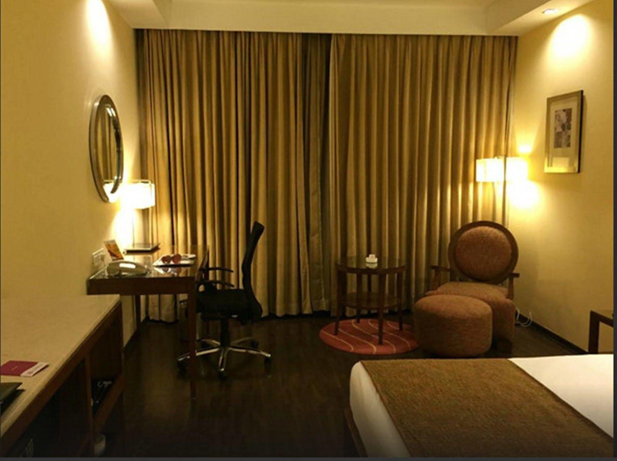 Royal Orchid Central Bangalore, Mg Road Eksteriør bilde